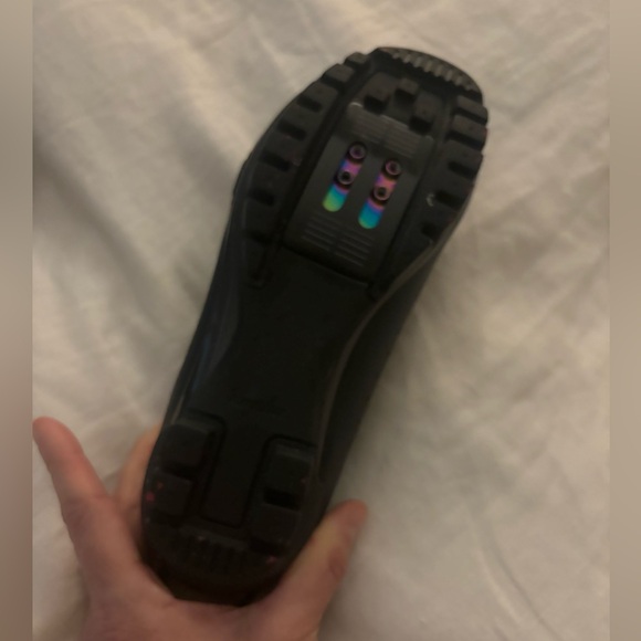 Brand new lightweight cycling shoe (no cleats included) - Picture 4 of 5
